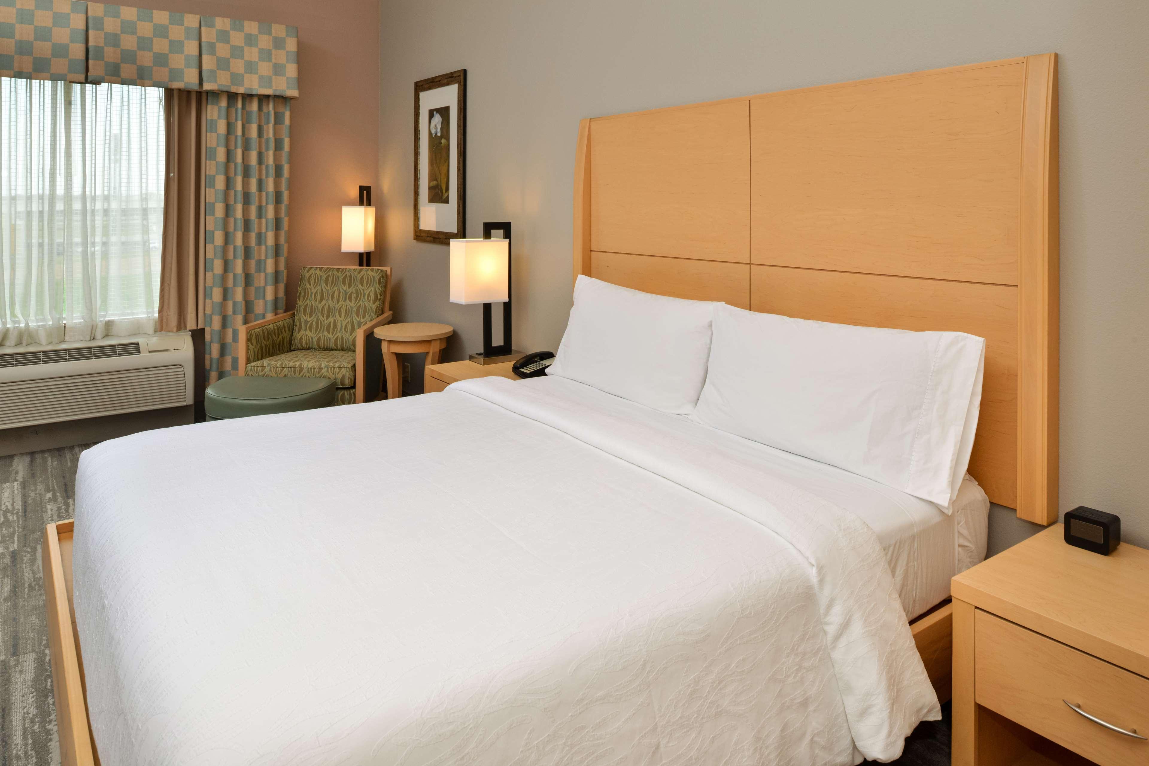 Hilton Garden Inn Denton Ngoại thất bức ảnh