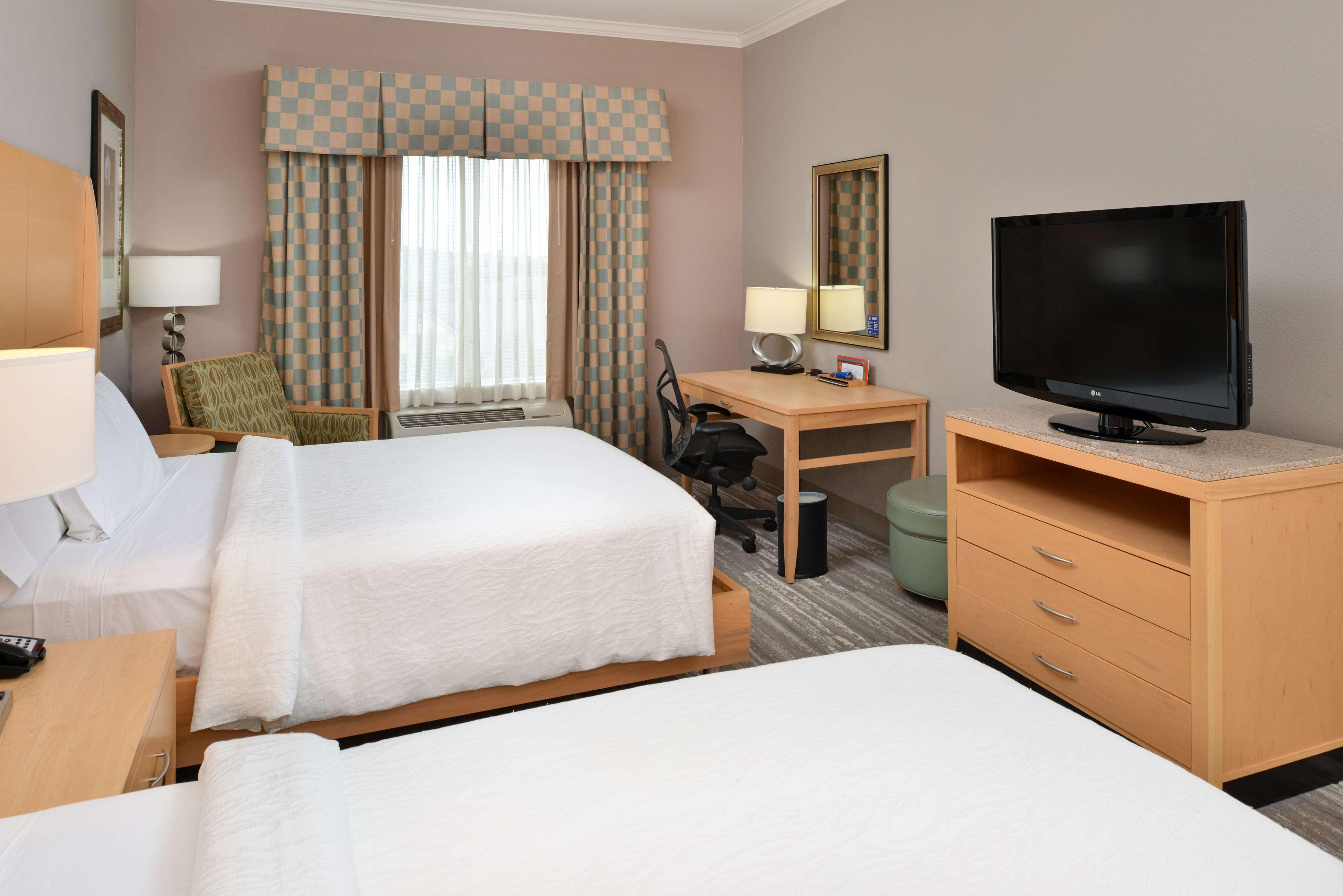 Hilton Garden Inn Denton Ngoại thất bức ảnh