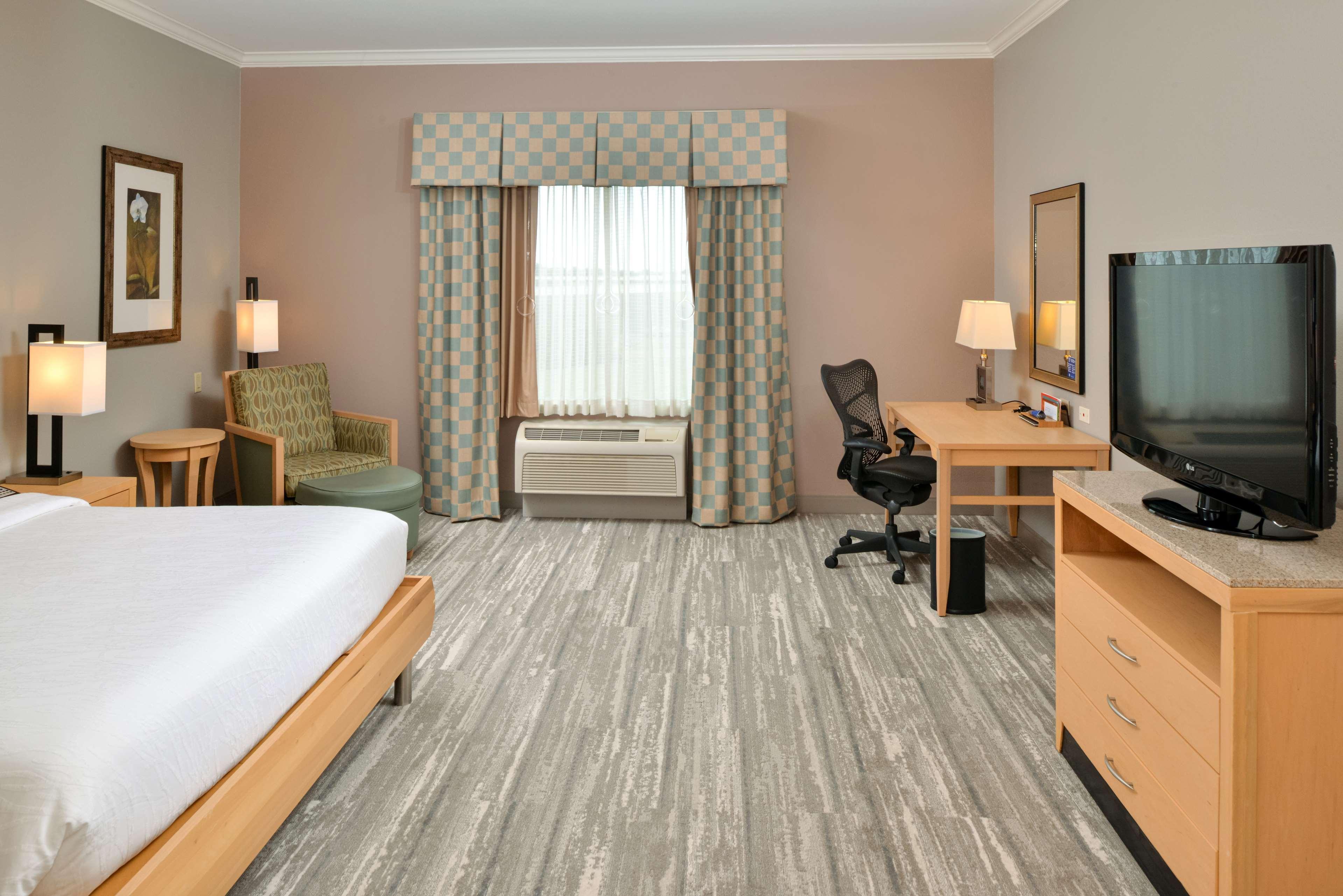 Hilton Garden Inn Denton Ngoại thất bức ảnh
