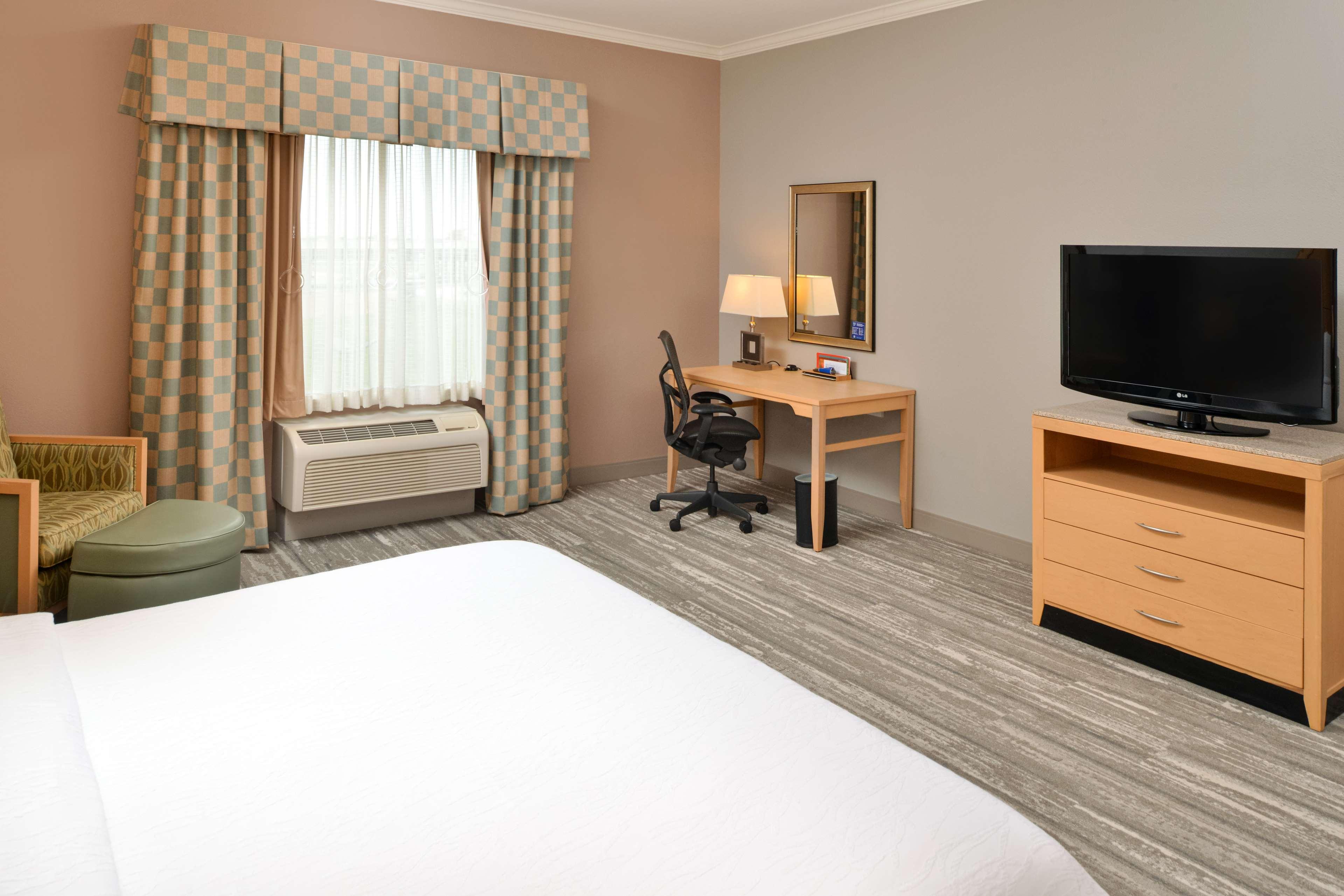 Hilton Garden Inn Denton Ngoại thất bức ảnh