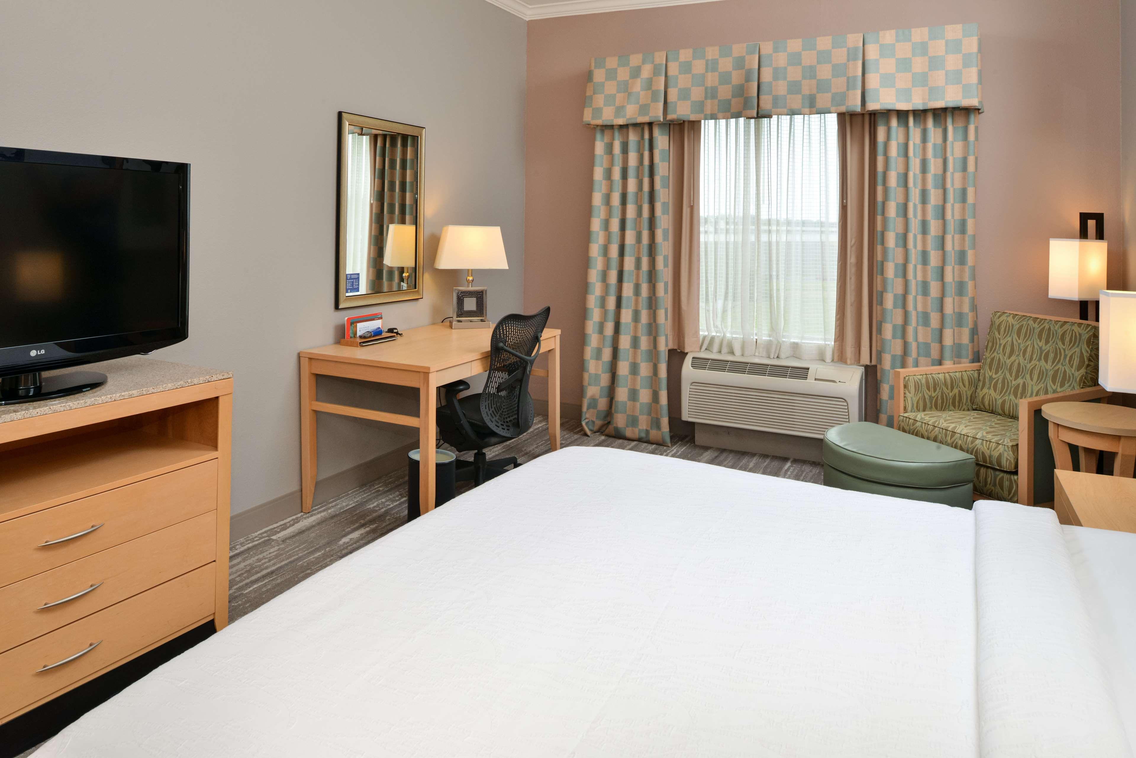 Hilton Garden Inn Denton Ngoại thất bức ảnh
