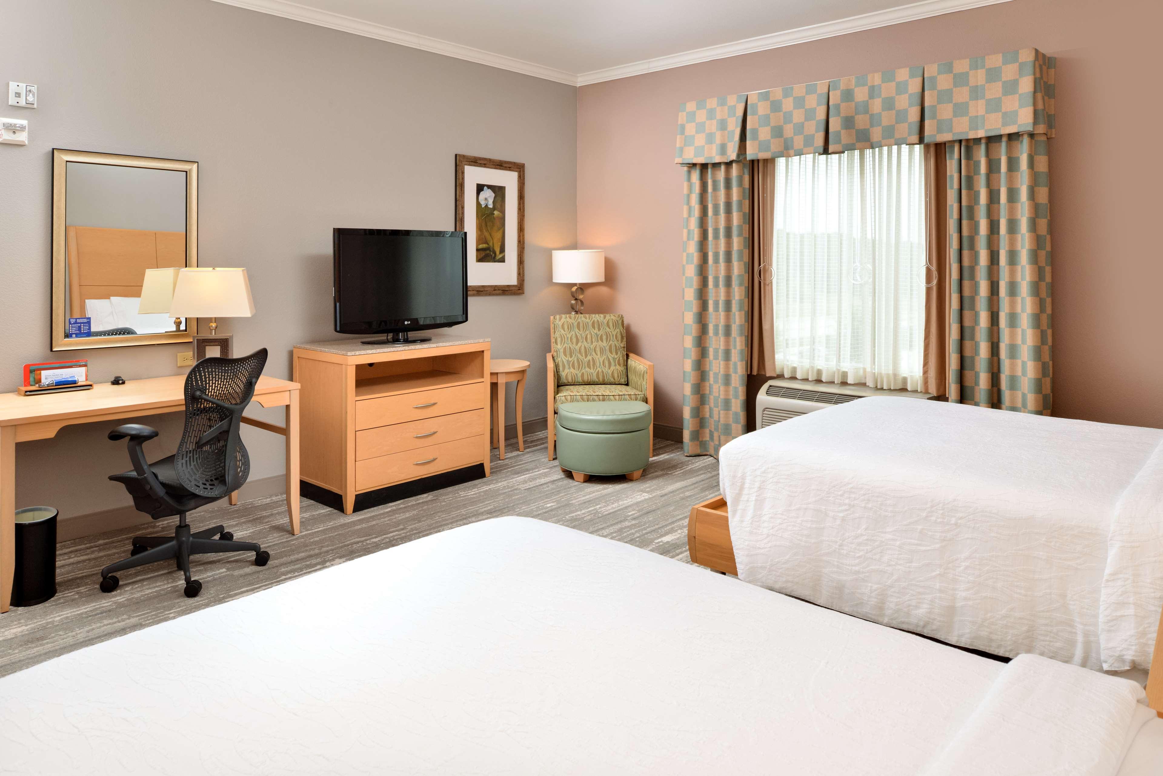 Hilton Garden Inn Denton Ngoại thất bức ảnh