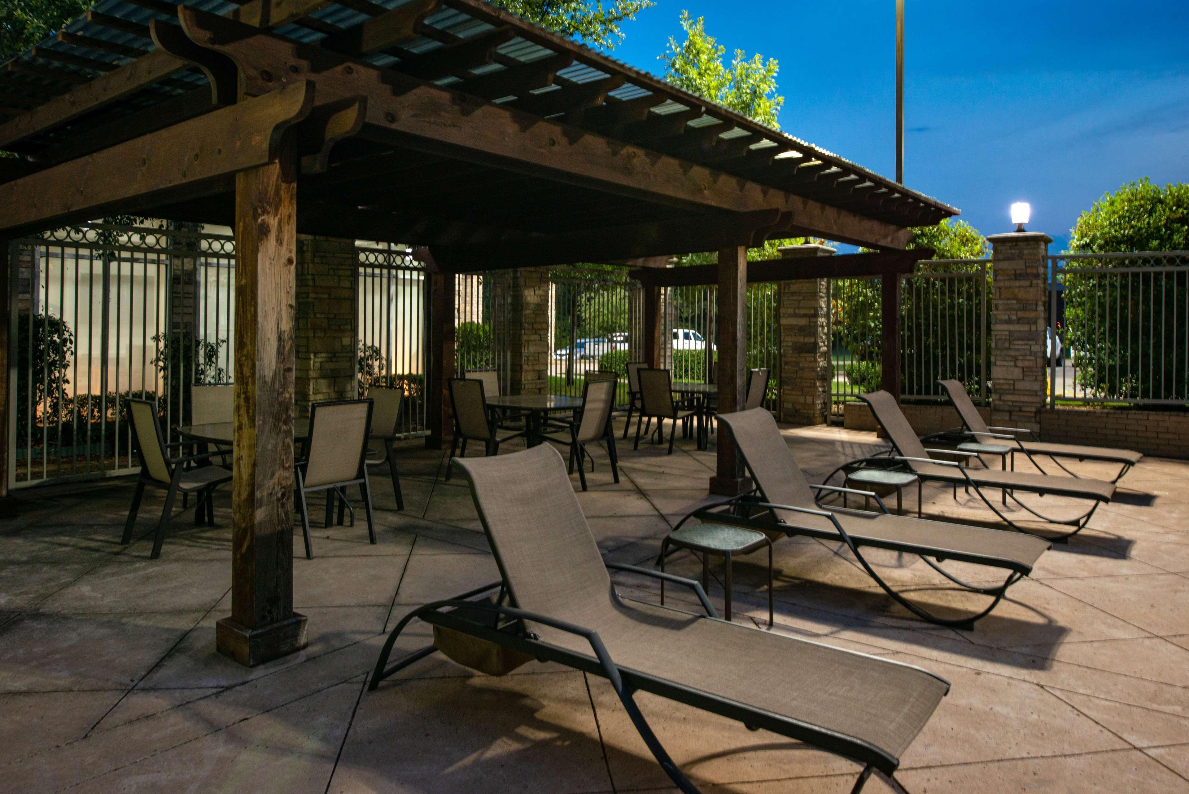 Hilton Garden Inn Denton Ngoại thất bức ảnh