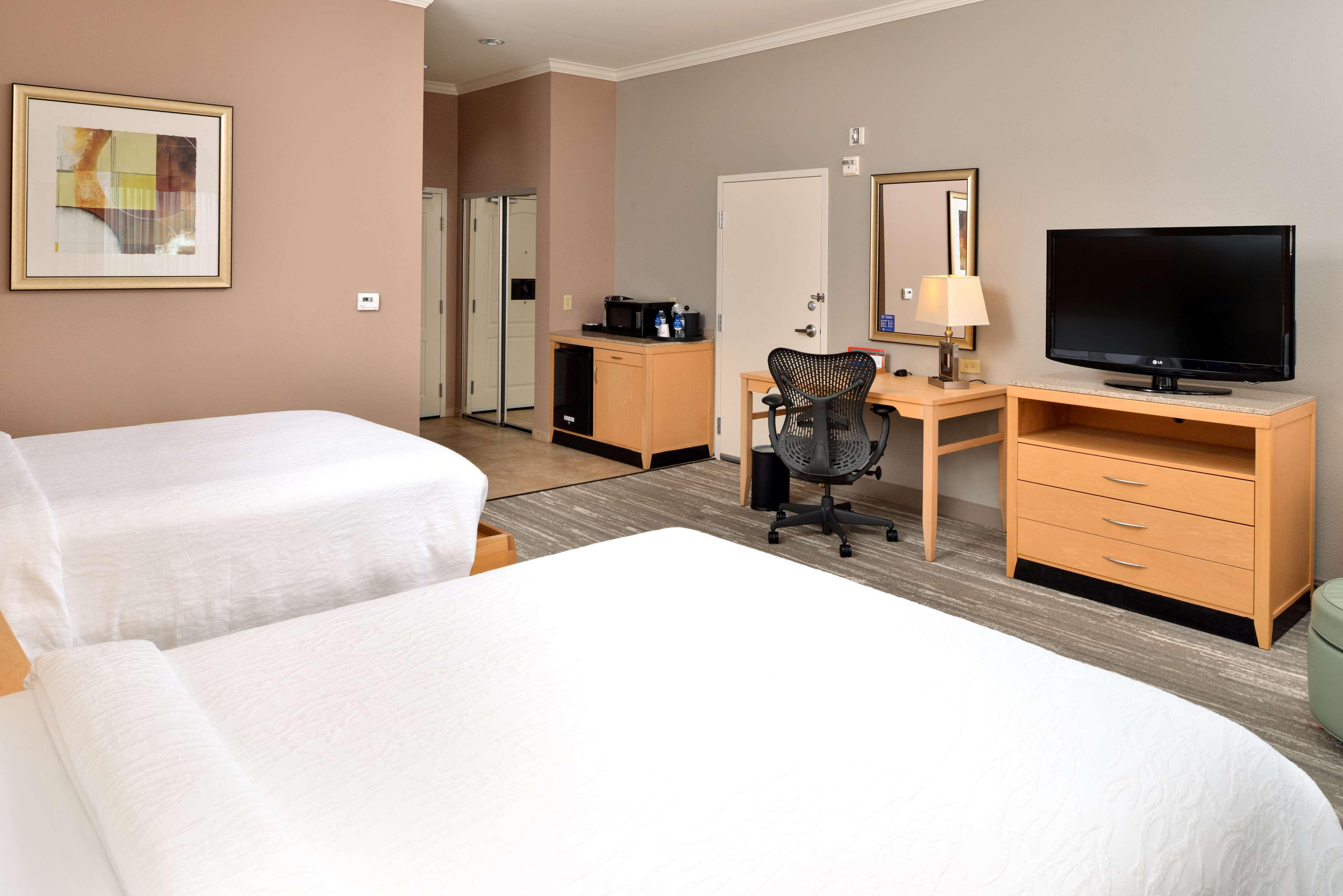 Hilton Garden Inn Denton Ngoại thất bức ảnh