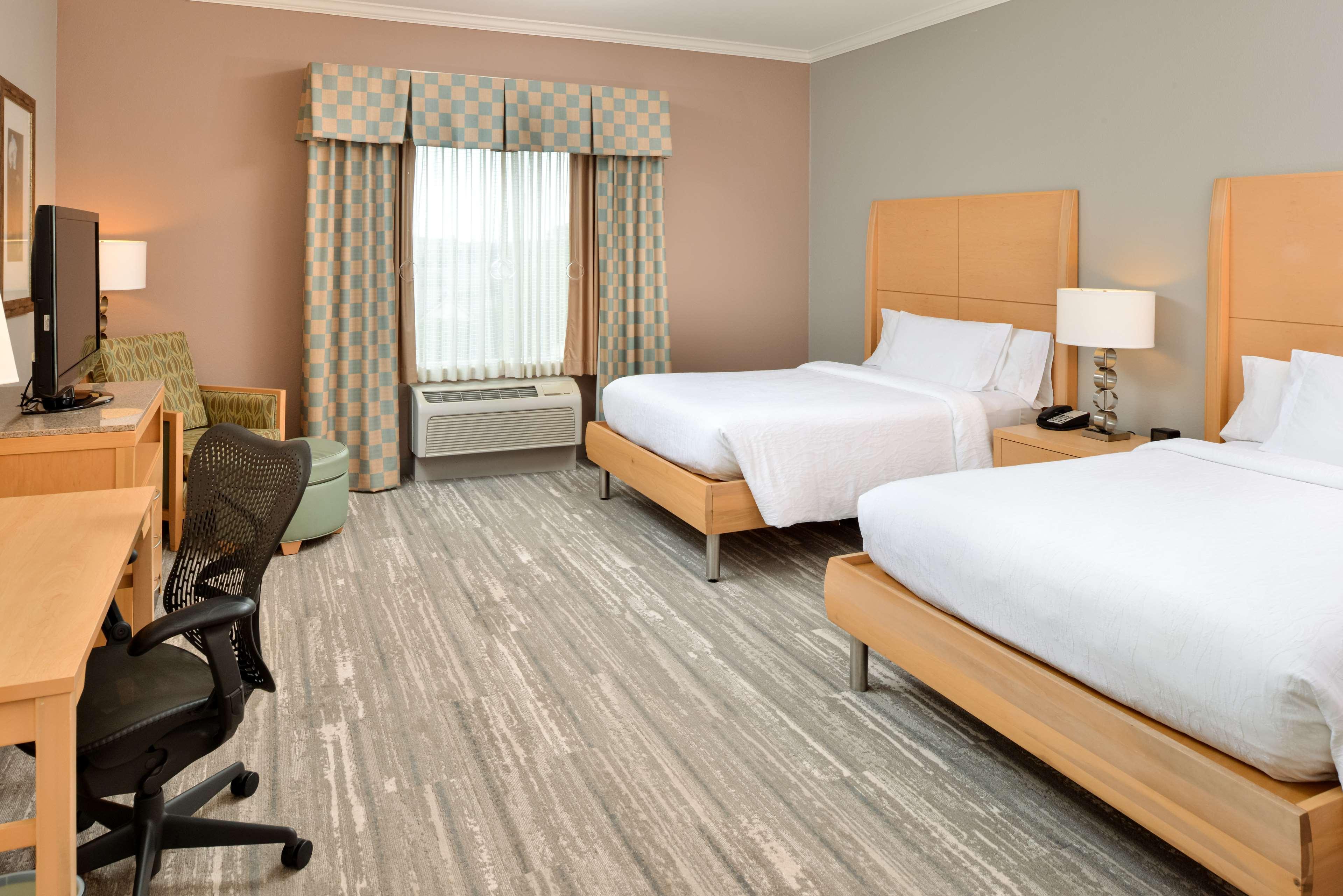 Hilton Garden Inn Denton Ngoại thất bức ảnh