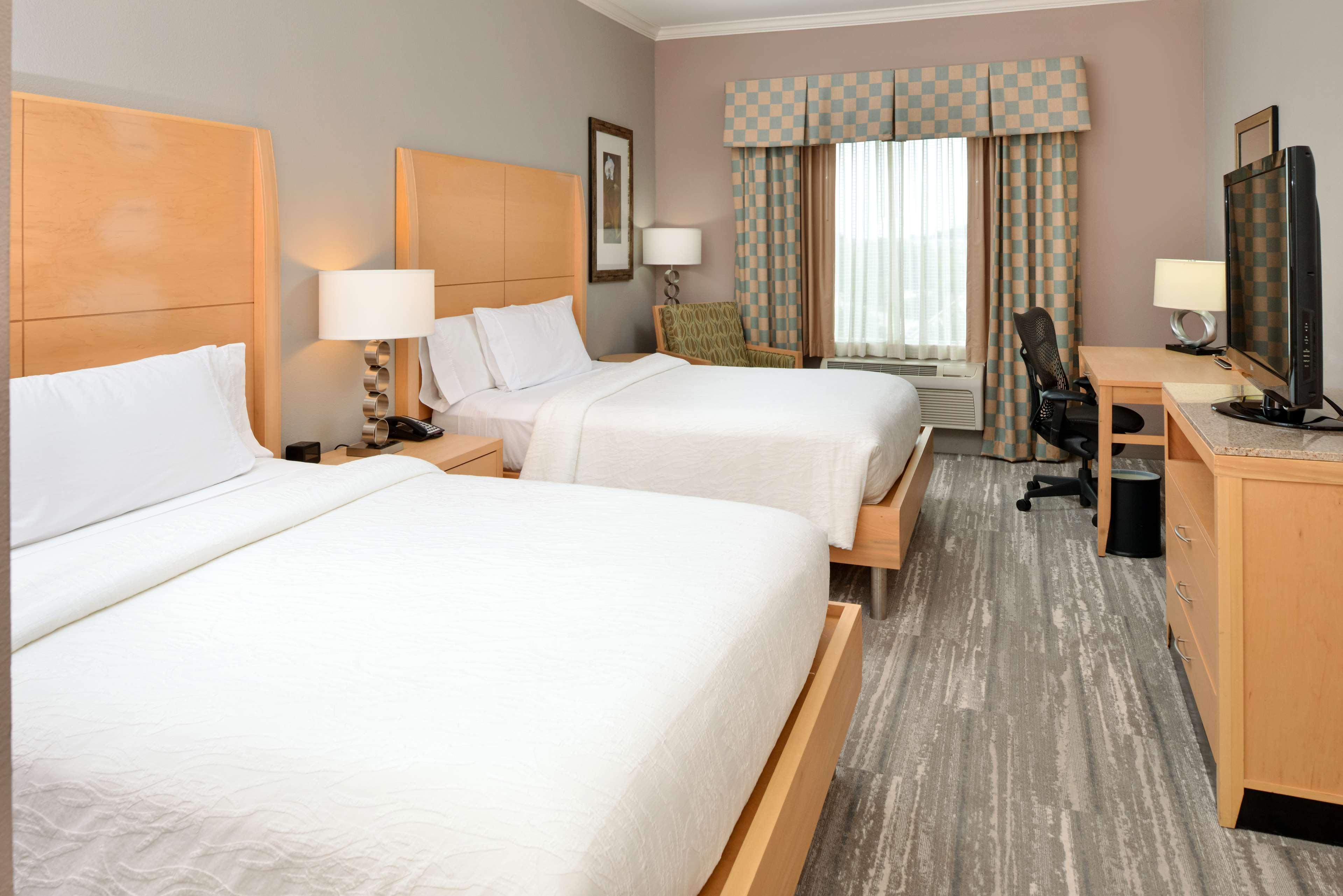 Hilton Garden Inn Denton Ngoại thất bức ảnh