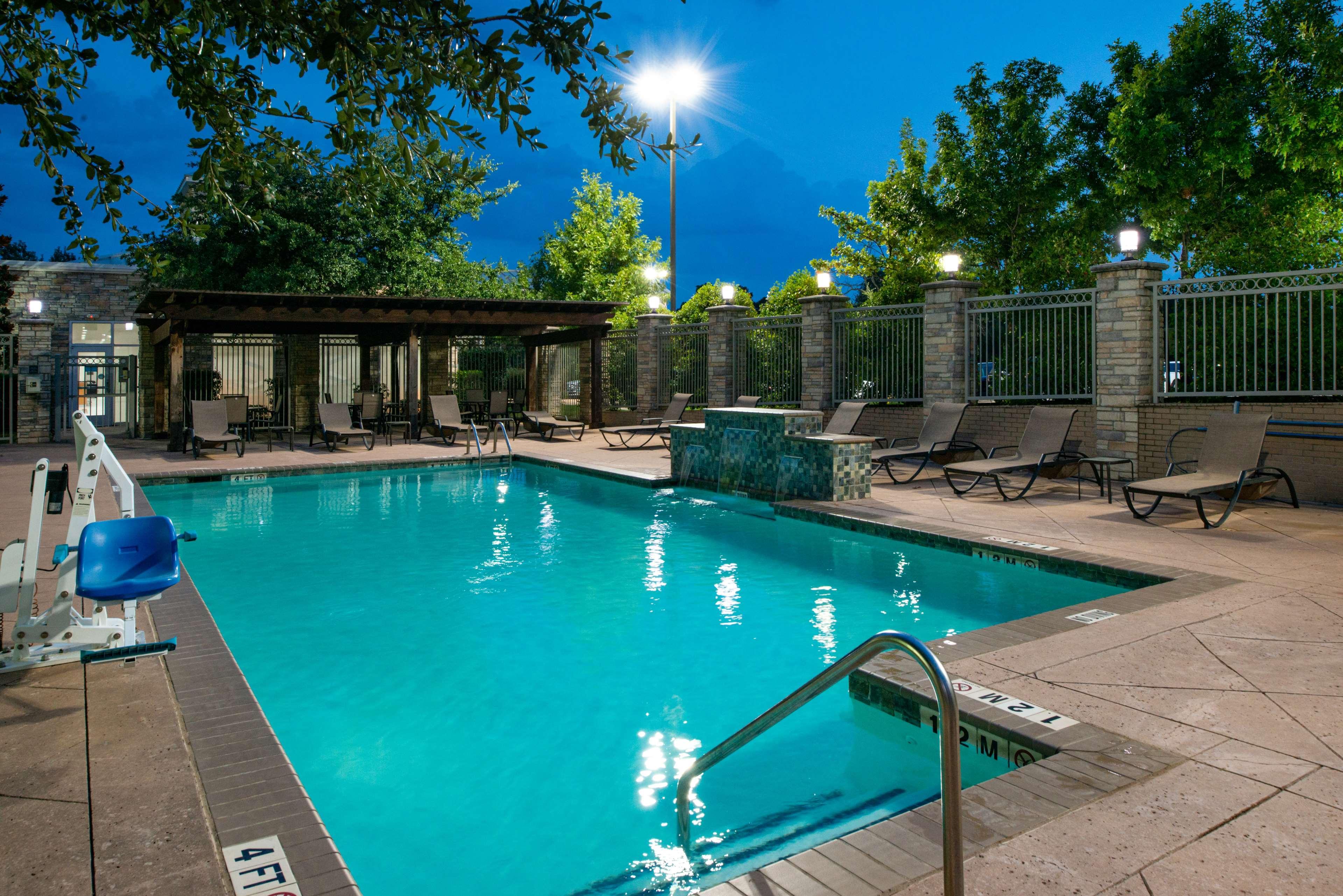 Hilton Garden Inn Denton Ngoại thất bức ảnh